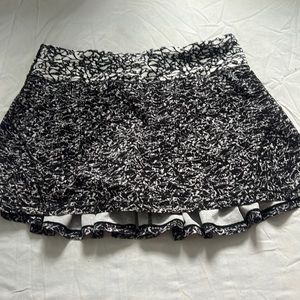 Lululemon skirt, size 6, barely worn